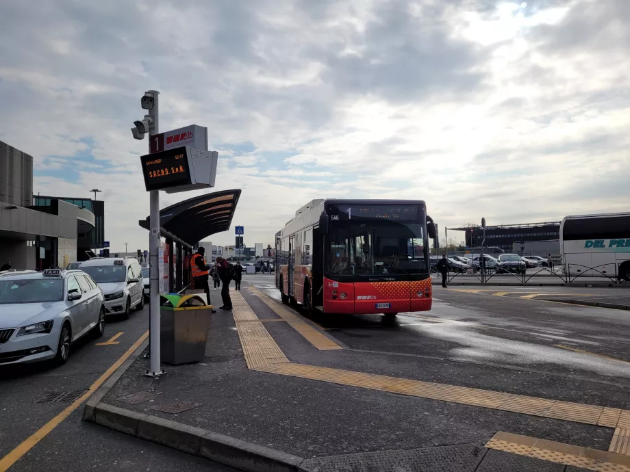 Fermata dell'autobus in direzione Bergamo