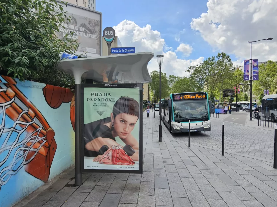 Fermata dell'autobus 350 a Porte de la Chapelle