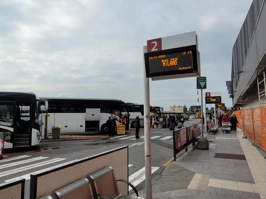 Fermate degli autobus in direzione Milano