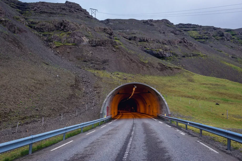 Tunnel di Almannaskard