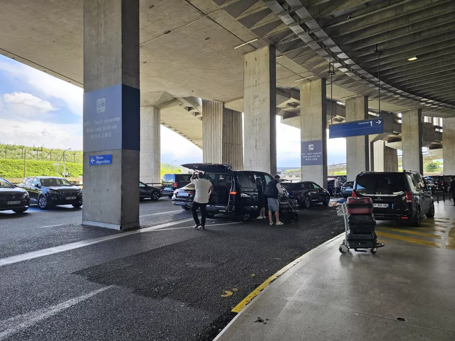 Stazione taxi tramite app mobile, piano di partenza