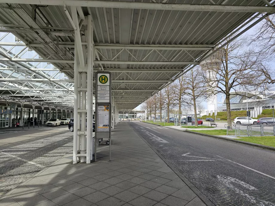 Fermata Lufthansa CityBus di fronte al Terminal 1