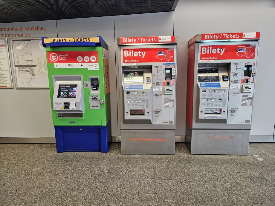 Biglietterie automatiche alla stazione ferroviaria (a sinistra per la linea RL, a destra per le linee S-SKM)