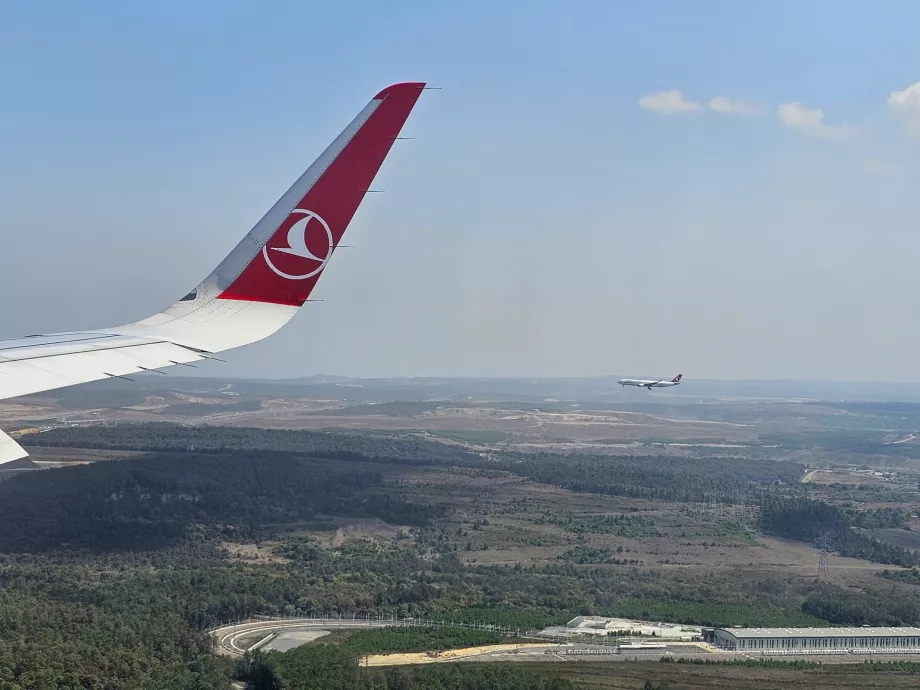 Atterraggio parallelo di Turkish Airlines