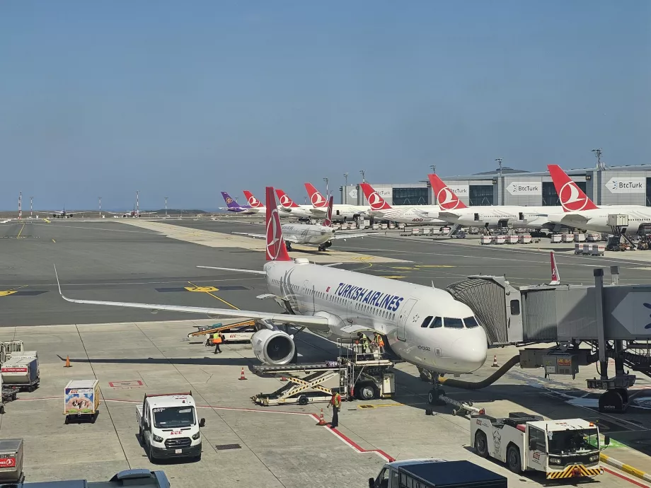 Aereo della Turkish Airlines all'aeroporto di Istanbul