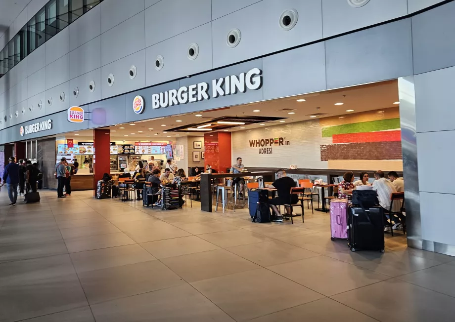 Buger King nella sala arrivi, area pubblica