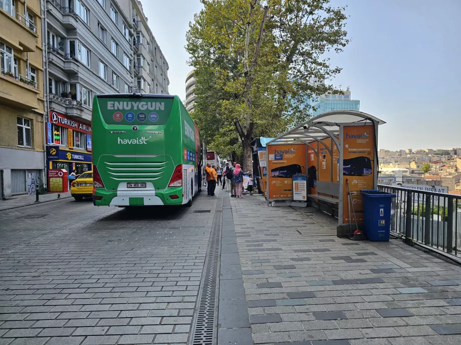 Fermata dell'autobus a Piazza Taksim