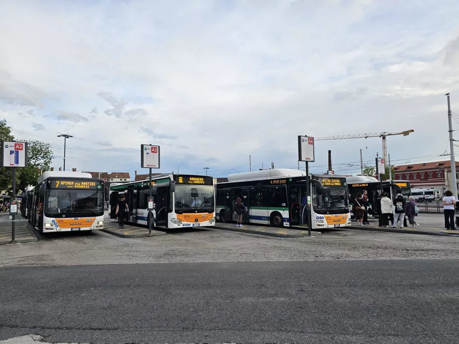 Fermate dell'autobus a Piazzale Roma