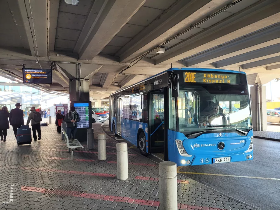 Fermata del trasporto pubblico in aeroporto