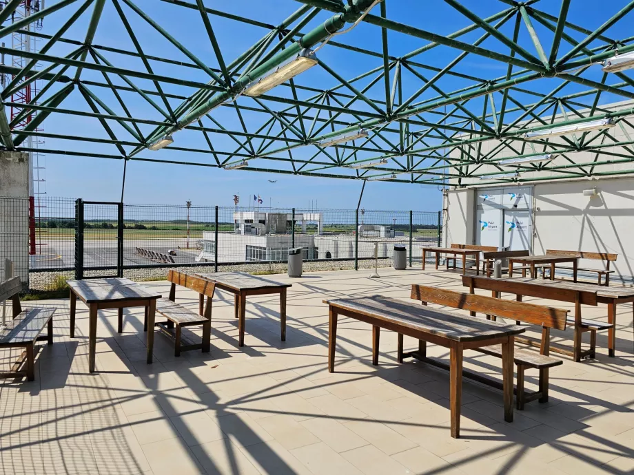 Terrazza fumatori, aeroporto di Pola