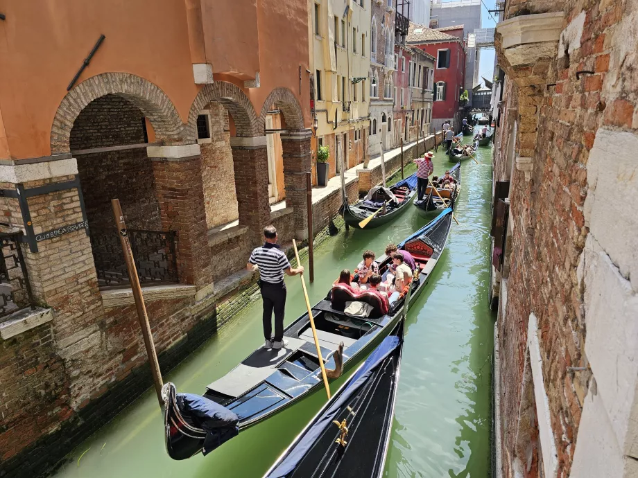 Gondole sul Canale del Rio de Vin