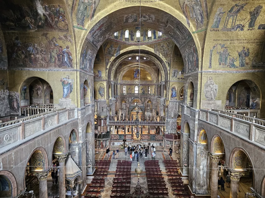 Vista della basilica dalla galleria