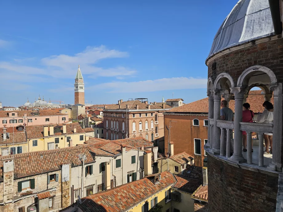 Vista da Palazzo Contraini del Bovolo