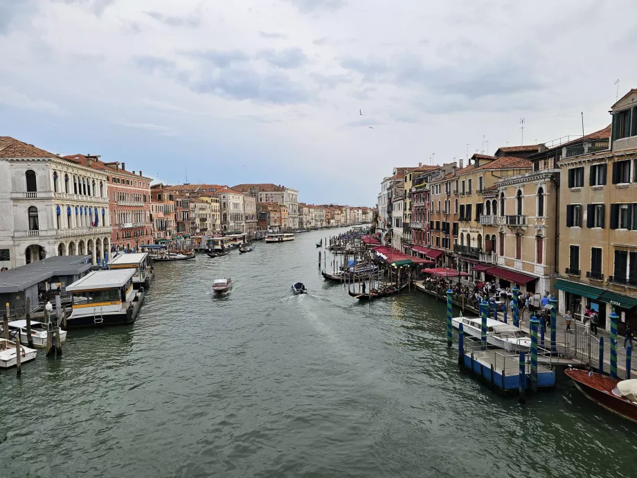 Vista dal Ponte di Rialto sul Canal Grande