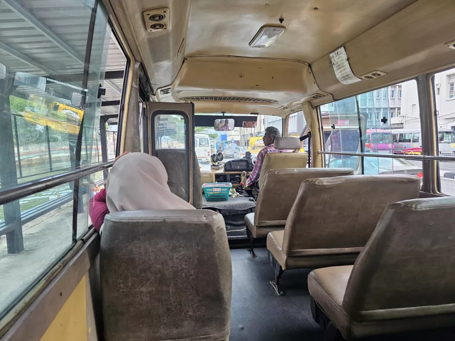 Interno di un autobus del trasporto pubblico