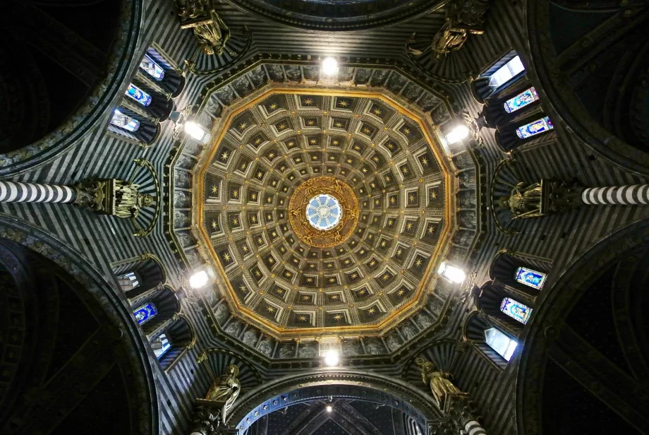 Interno della cattedrale