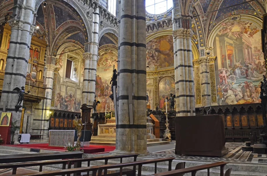 Interno della cattedrale