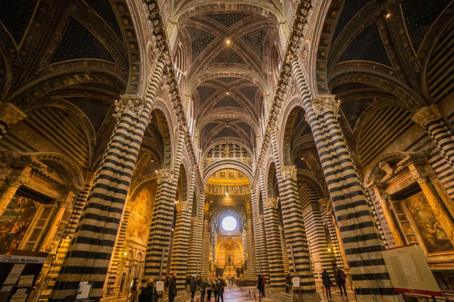 Vista generale dell'interno della cattedrale