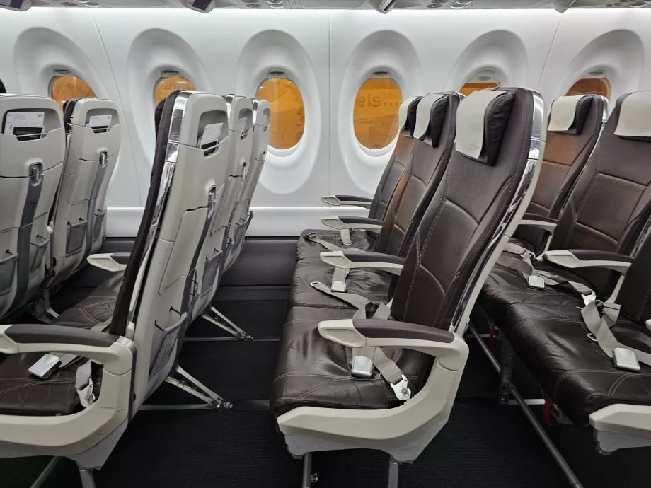 Posti a sedere in classe economica, Airbus A220