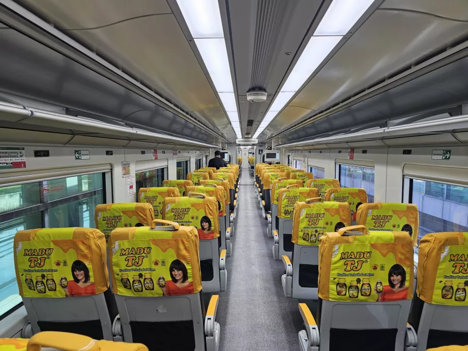 Interno del treno dall'aeroporto al centro città