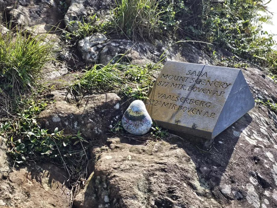 Targa commemorativa sul Monte Scenery