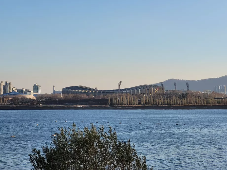 Lo Stadio Olimpico dal Parco Ttukseom