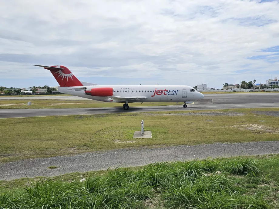 Fokker F70, aeroporto di SXM