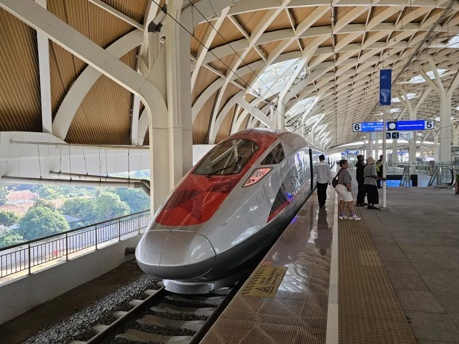 Stazione di Halim, ferrovia ad alta velocità