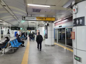 Piattaforma della metropolitana, Seul