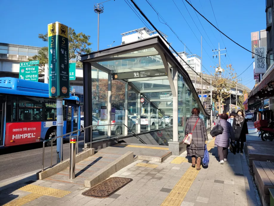 Ingresso della metropolitana, Seoul