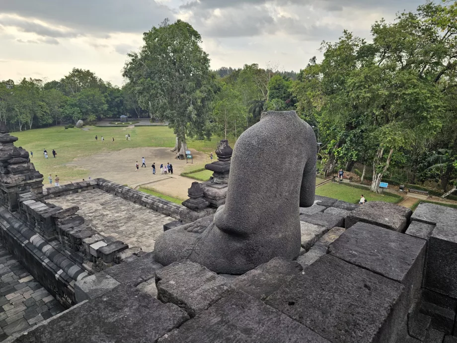 Buddha senza testa, Tempio di Borobudur