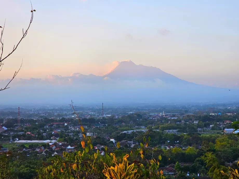 Ratu Boko, vista sul vulcano Merapi