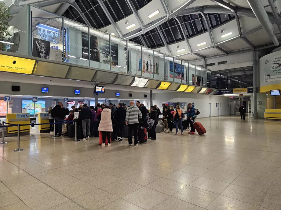 Sala partenze, aeroporto BRQ