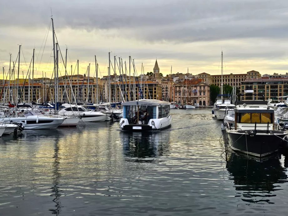 Traghetto attraverso Vieux Port