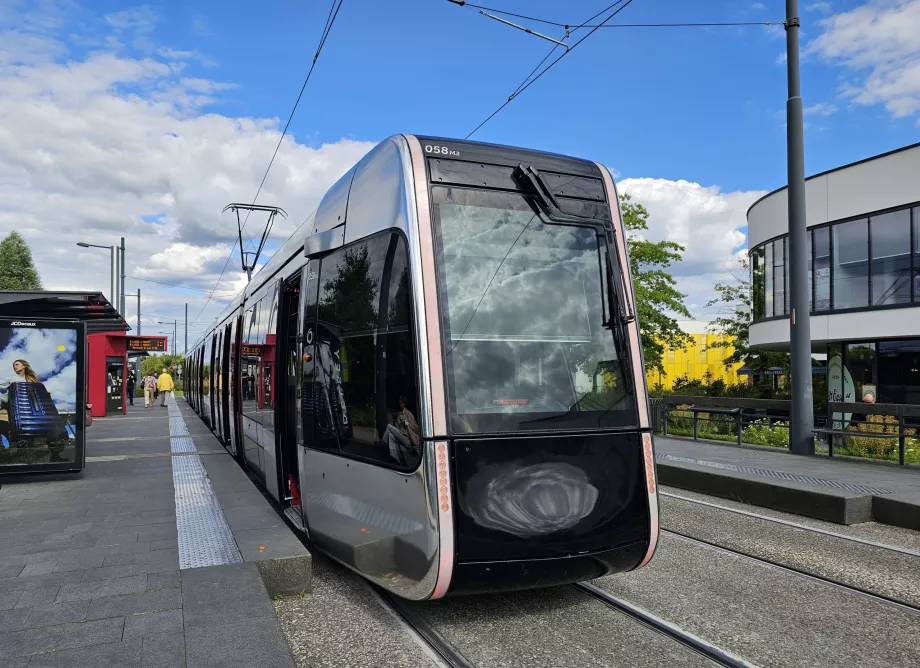 Tram alla fermata Vaucanson