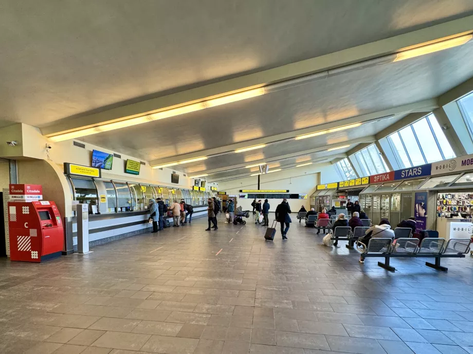 Sala del check-in alla stazione degli autobus di Riga