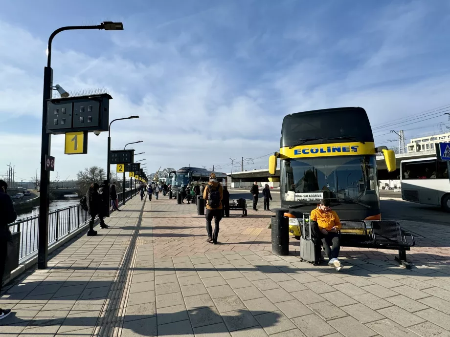 Fermate degli autobus alla stazione ferroviaria di Riga