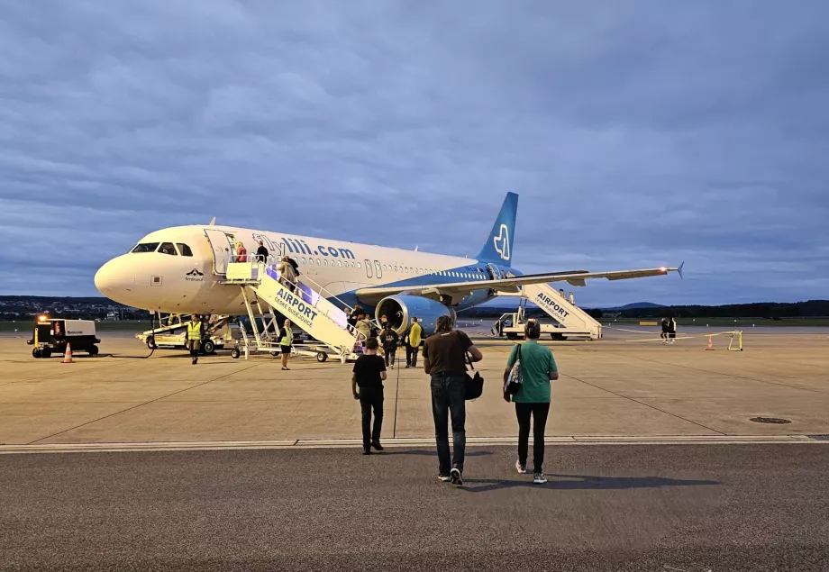 Airbus A320 Fly Lili all'aeroporto di České Budějovice