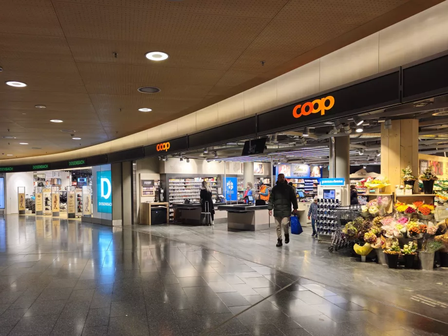 Coop vicino alla stazione ferroviaria, all'aeroporto ZRH