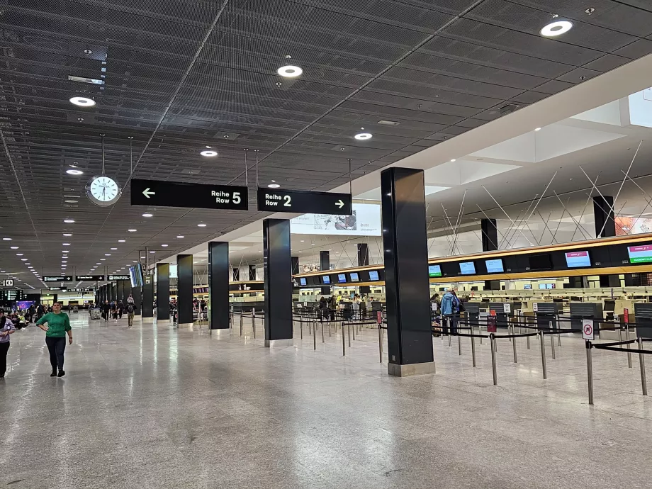 Sala del check-in, aeroporto di ZRH