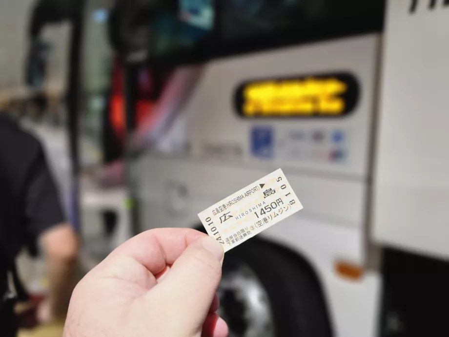 Biglietto dell'autobus dall'aeroporto al centro di Hiroshima