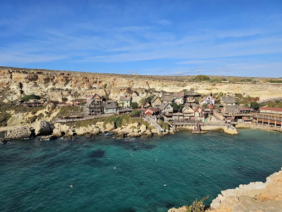 Vista del villaggio di Braccio di Ferro il Marinaio