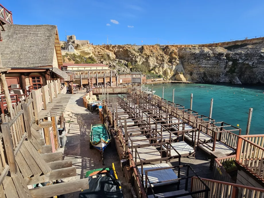 Sedie a sdraio, Villaggio di Braccio di Ferro