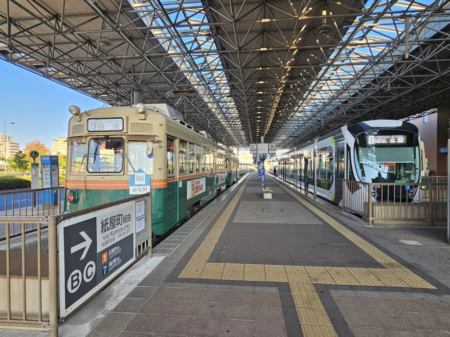 Fermata del tram nel porto