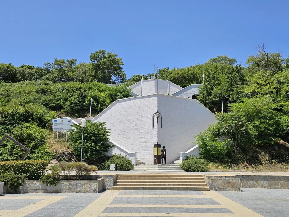 Scala di accesso al monumento ai marinai