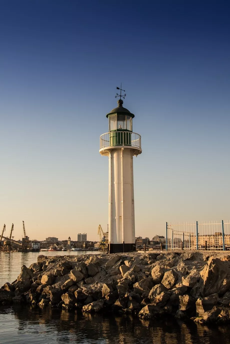 Faro verde e bianco