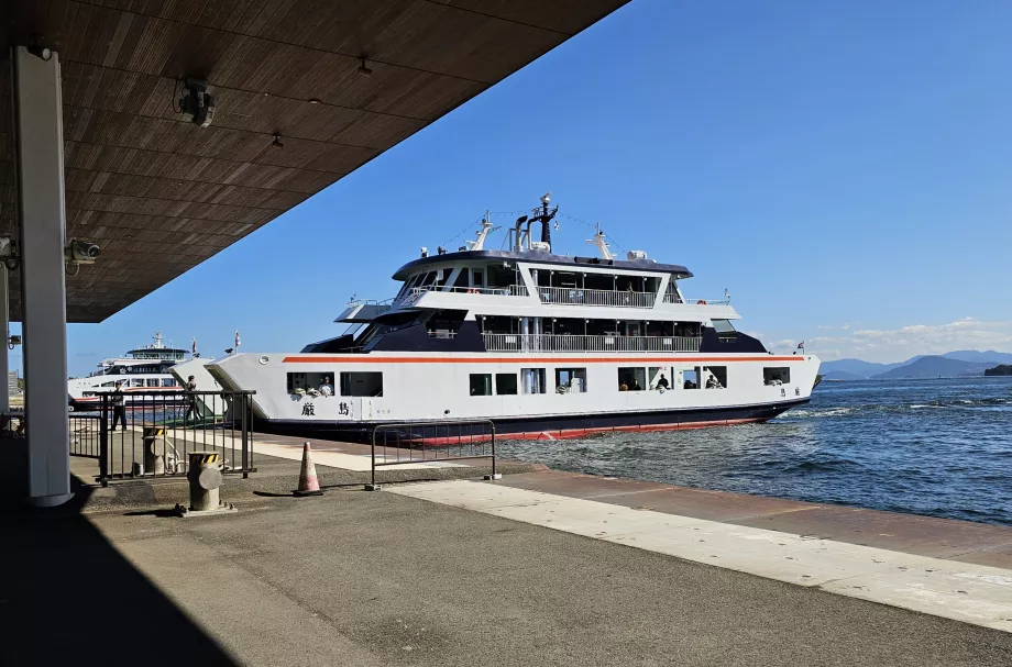 Traghetto per l'isola di Miyajima