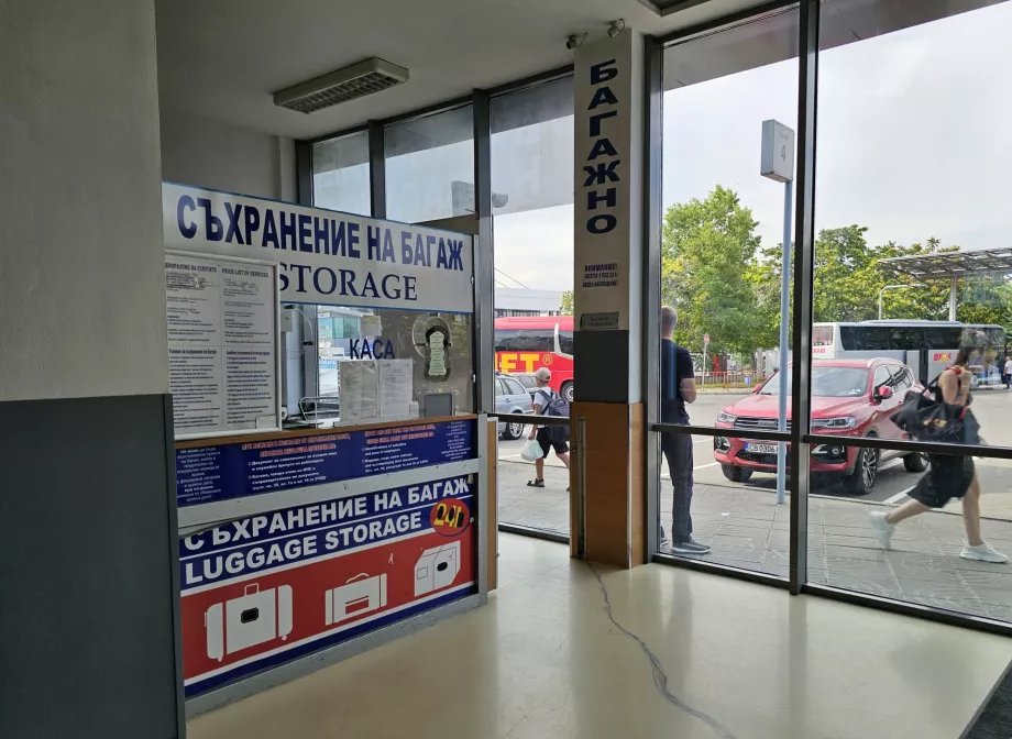 Deposito bagagli, stazione degli autobus