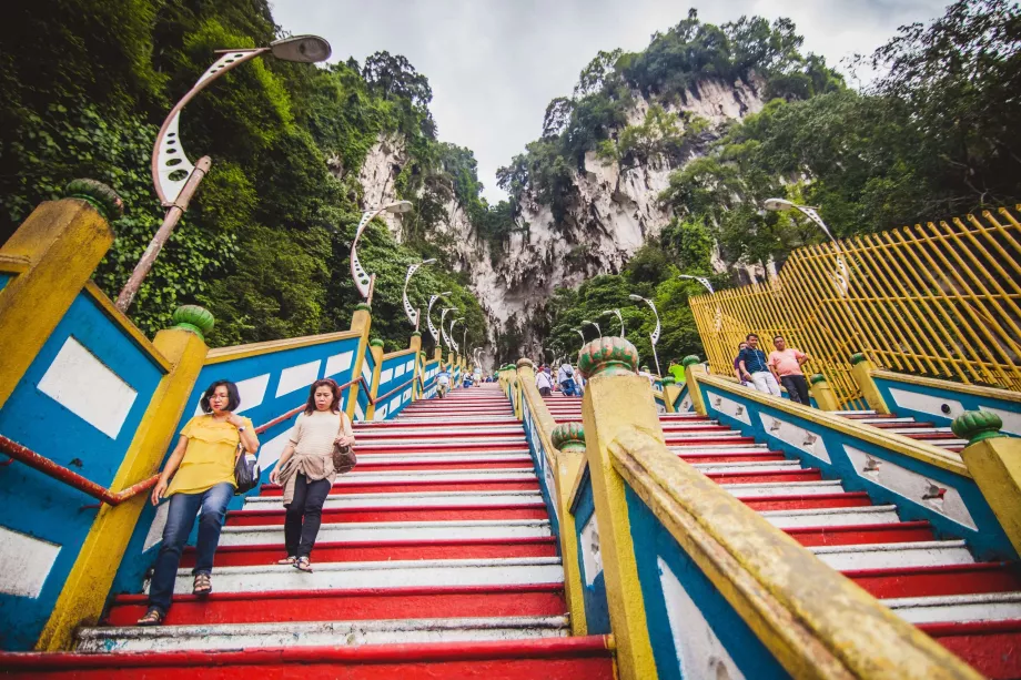 275 passi per le Grotte di Batu