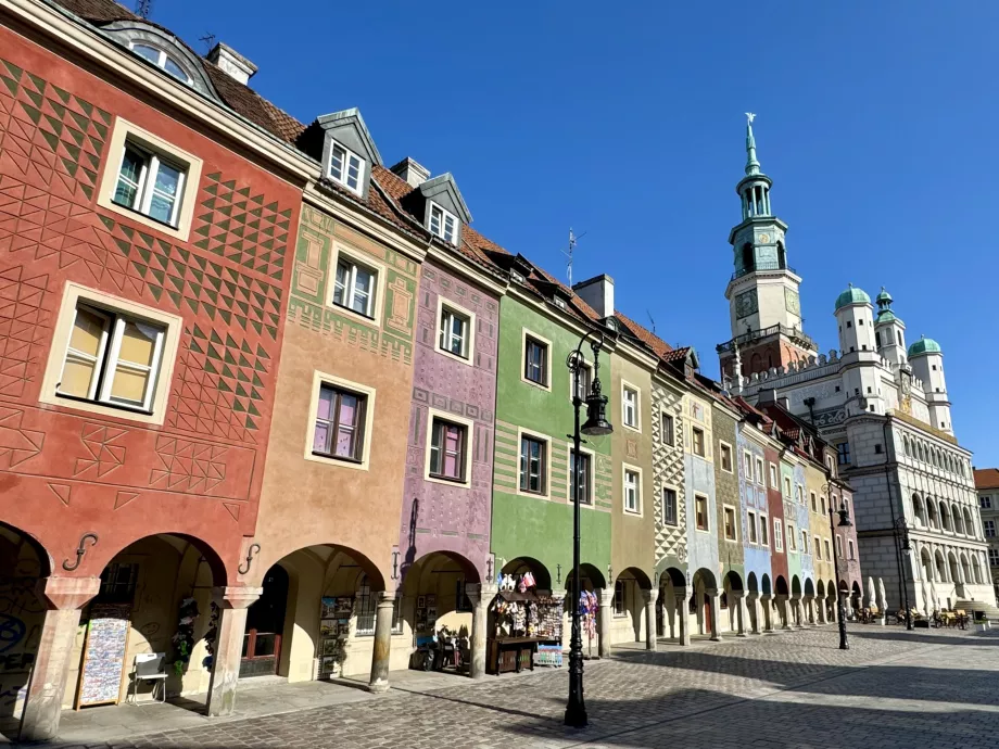 Le case colorate e il municipio sulla Stary Rynek di Poznan